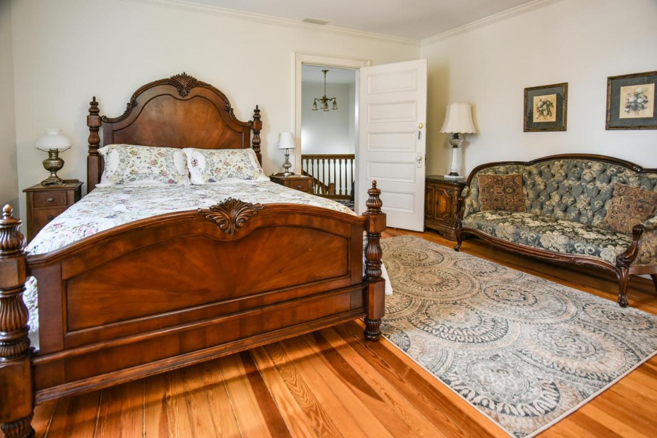 Love Lane Bed & Breakfast 웨인즈빌 외부 사진