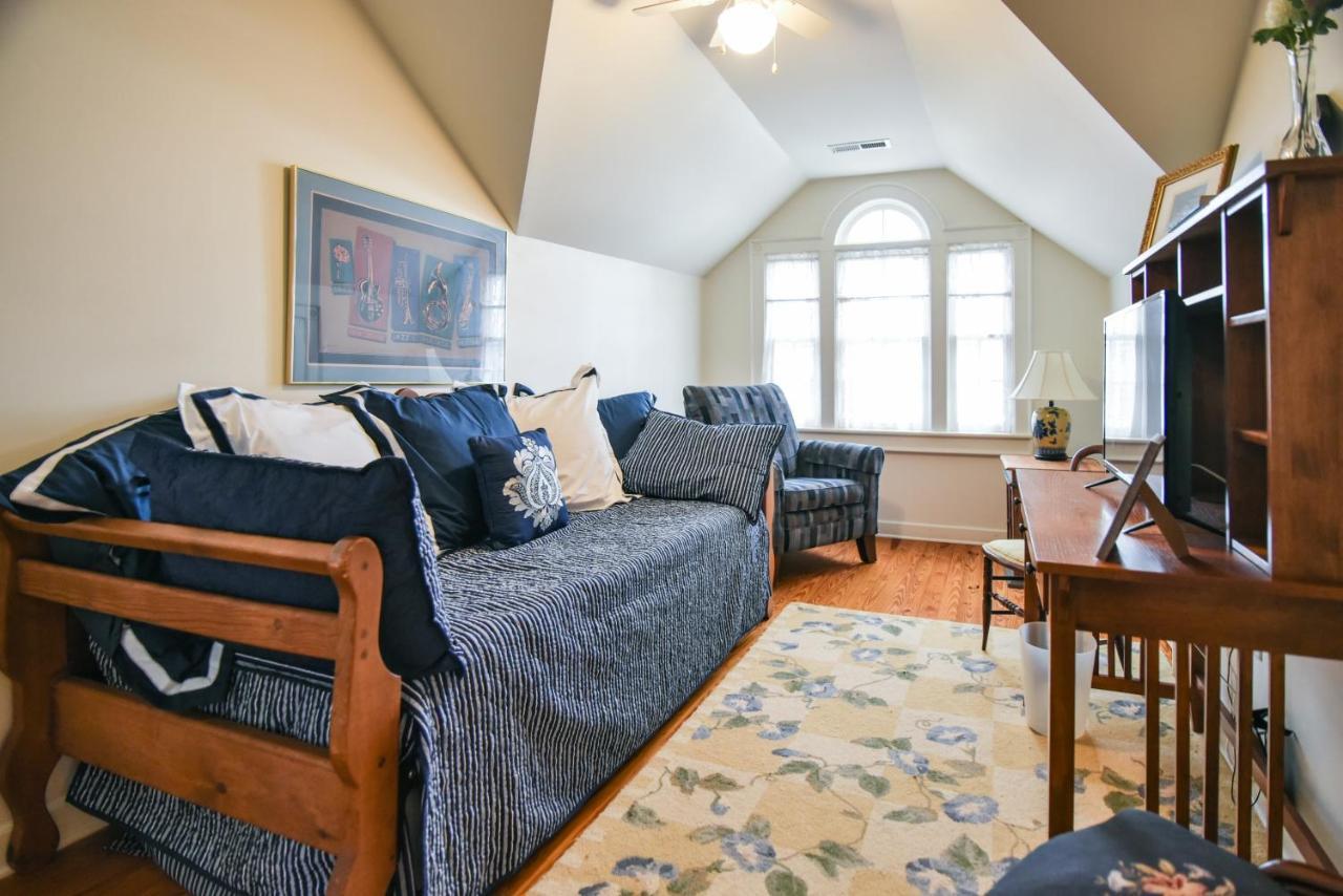 Love Lane Bed & Breakfast 웨인즈빌 외부 사진