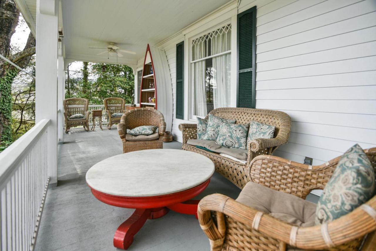 Love Lane Bed & Breakfast 웨인즈빌 외부 사진