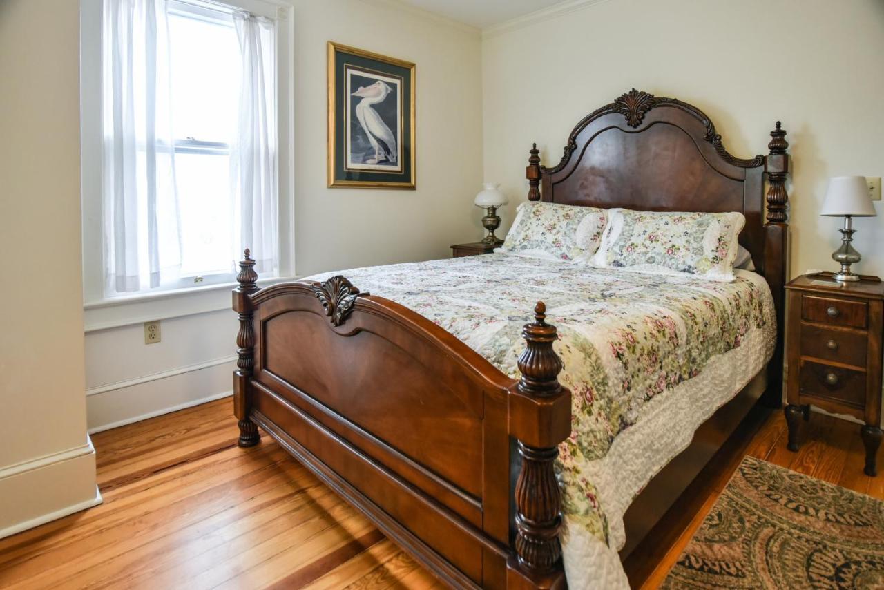 Love Lane Bed & Breakfast 웨인즈빌 외부 사진